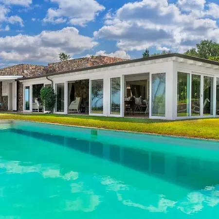Villa Serrano****